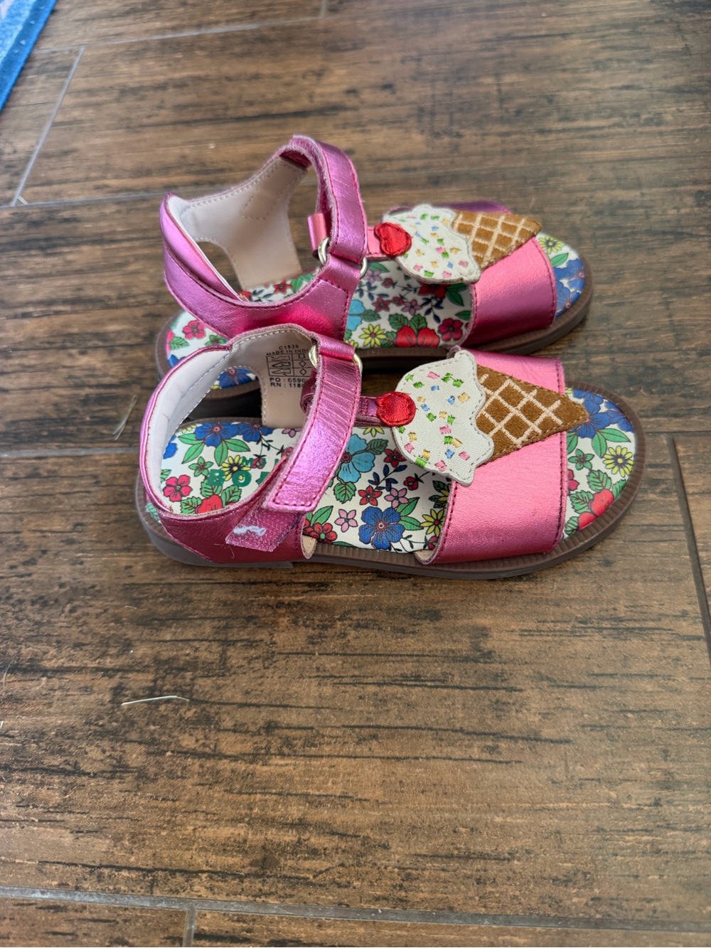 Mini Boden girls’ “Fun Leather Sandals – Ice Cream” size 26